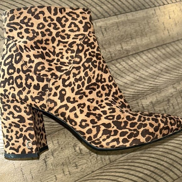 Circus’ 🎪 Leopard 🐆 Print Fabric Side Zip Boots 👢comfy covered stacked heel - Picture 4 of 17